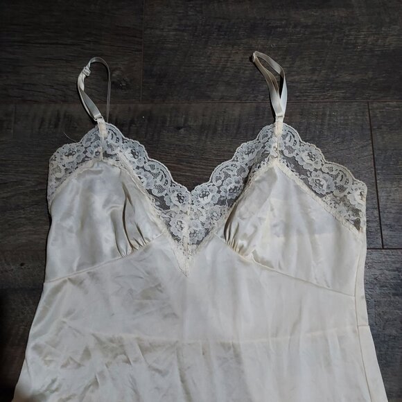 Vintage Vanity Fair Women Size 36 L Beige Nylon Full Slip Dress Rose Lace USA - Picture 11 of 11
